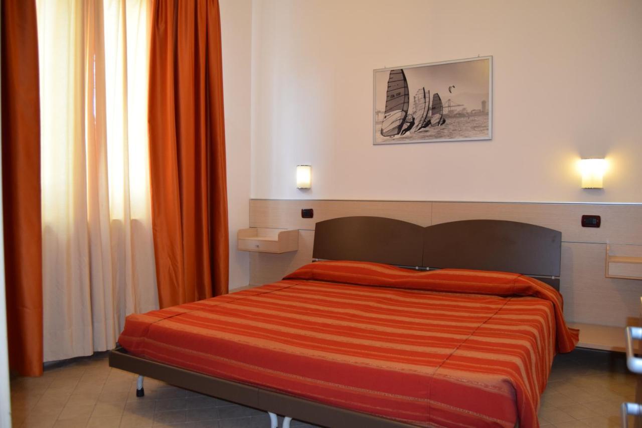 Oasi Del Mare Aparthotel Tirrenia Exterior photo